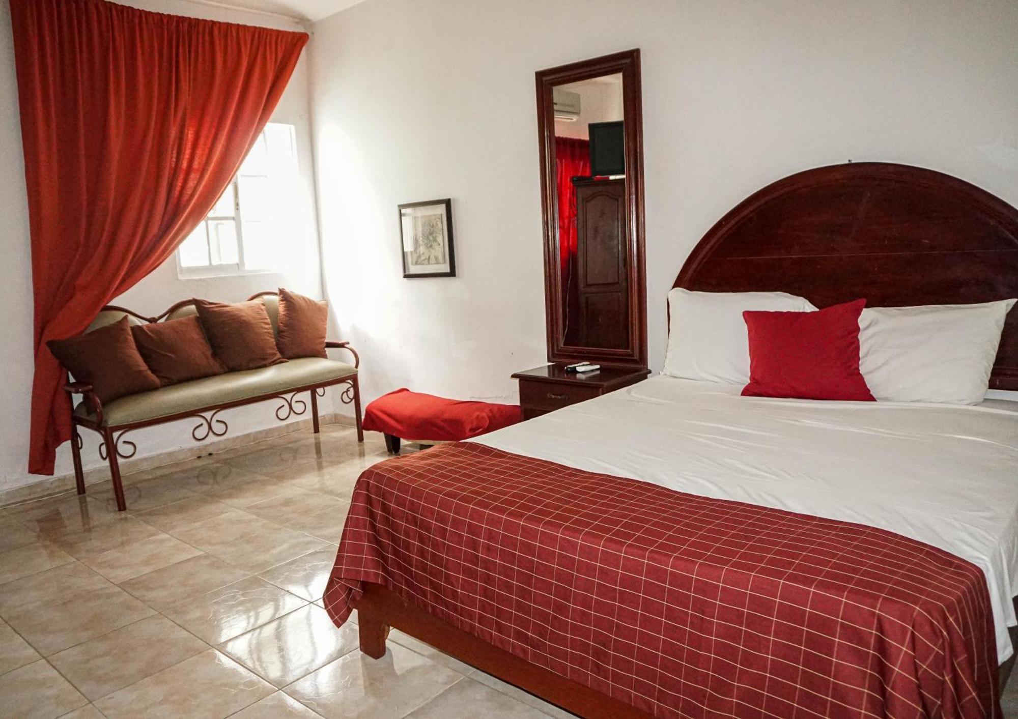 Hotel Nuevo Amanecer El Catey المظهر الخارجي الصورة